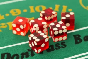 La historia de los dados: de las calles de Londres a los casinos modernos
